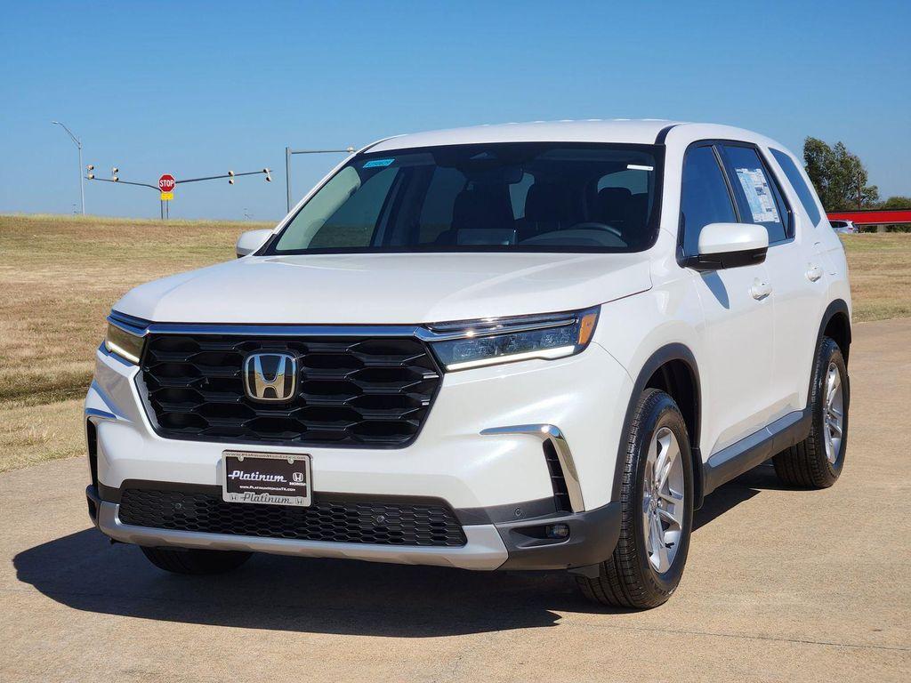 new 2025 Honda Pilot car, priced at $44,695