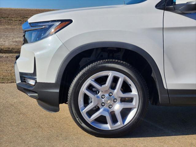 new 2025 Honda Passport car, priced at $42,002