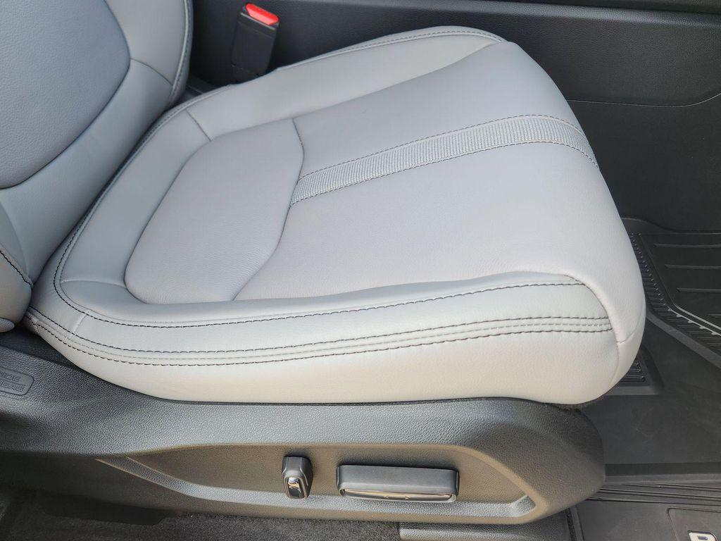 new 2025 Honda Pilot car, priced at $44,268