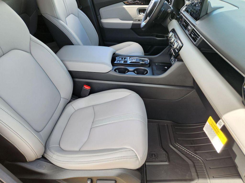 new 2025 Honda Pilot car, priced at $44,268