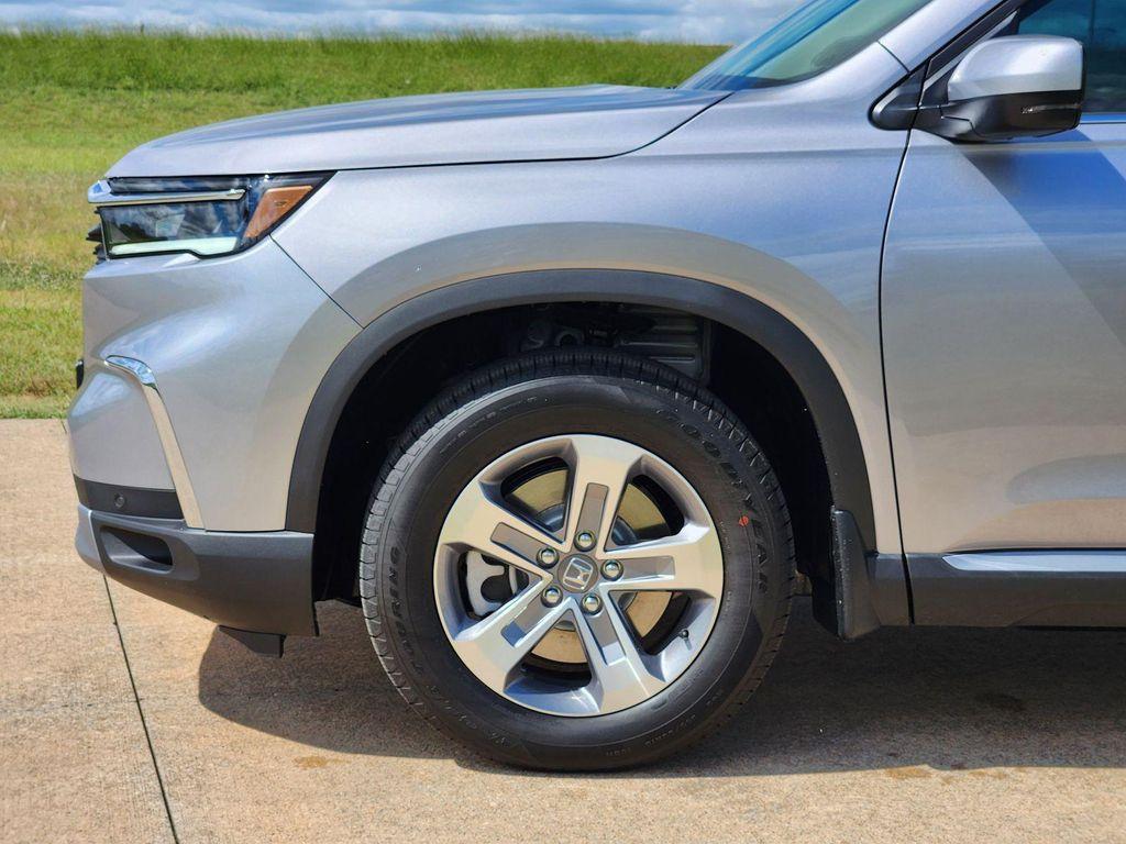 new 2025 Honda Pilot car, priced at $44,268
