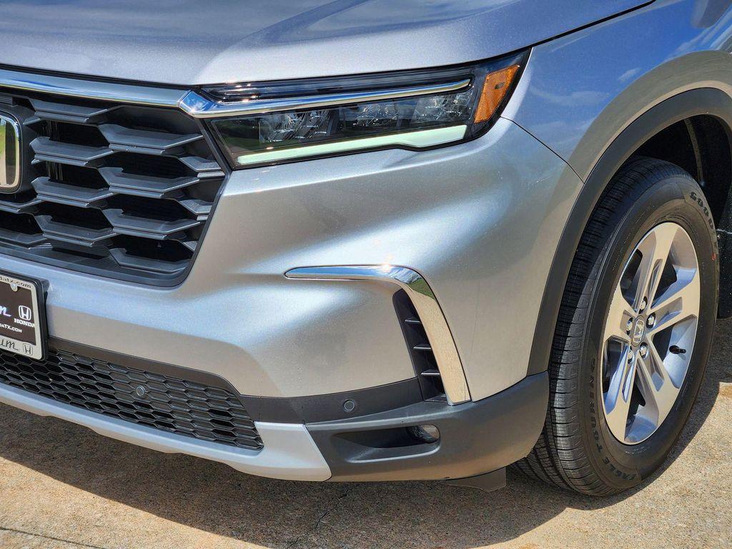 new 2025 Honda Pilot car, priced at $44,268