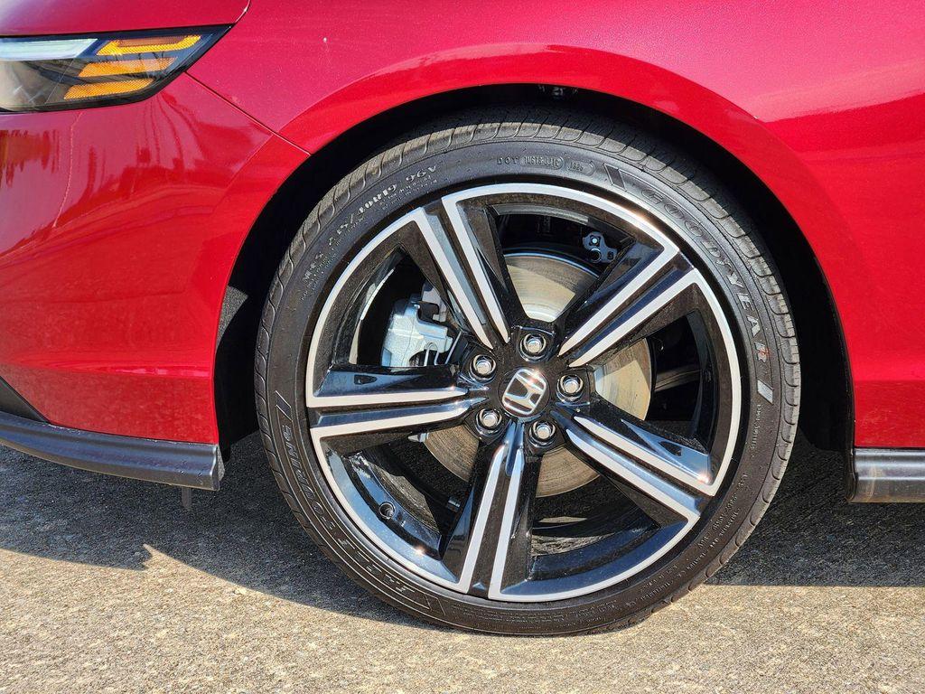new 2025 Honda Accord Hybrid car, priced at $33,654