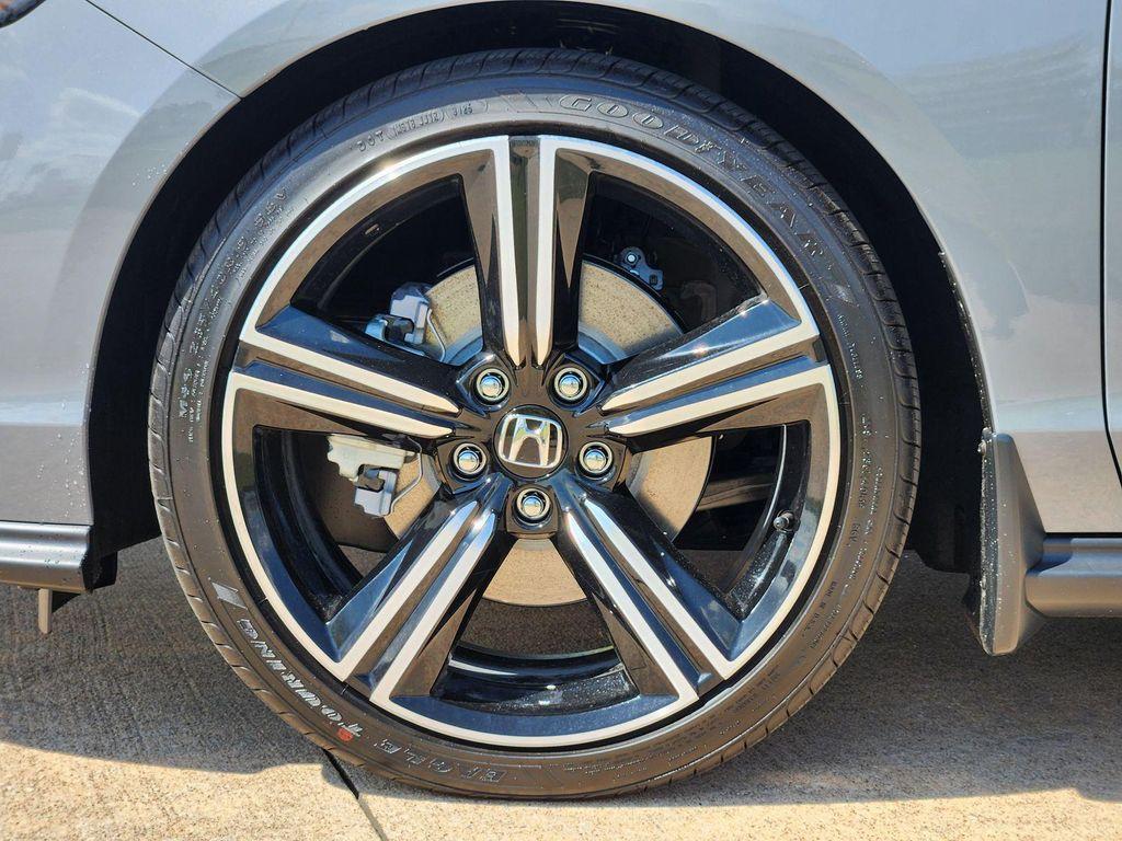 new 2025 Honda Accord Hybrid car, priced at $33,700