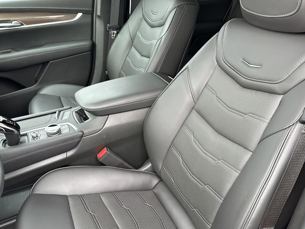 new 2024 Cadillac XT5 car, priced at $58,040
