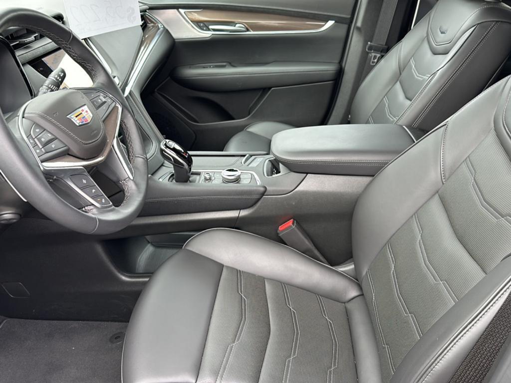 new 2024 Cadillac XT5 car, priced at $55,000