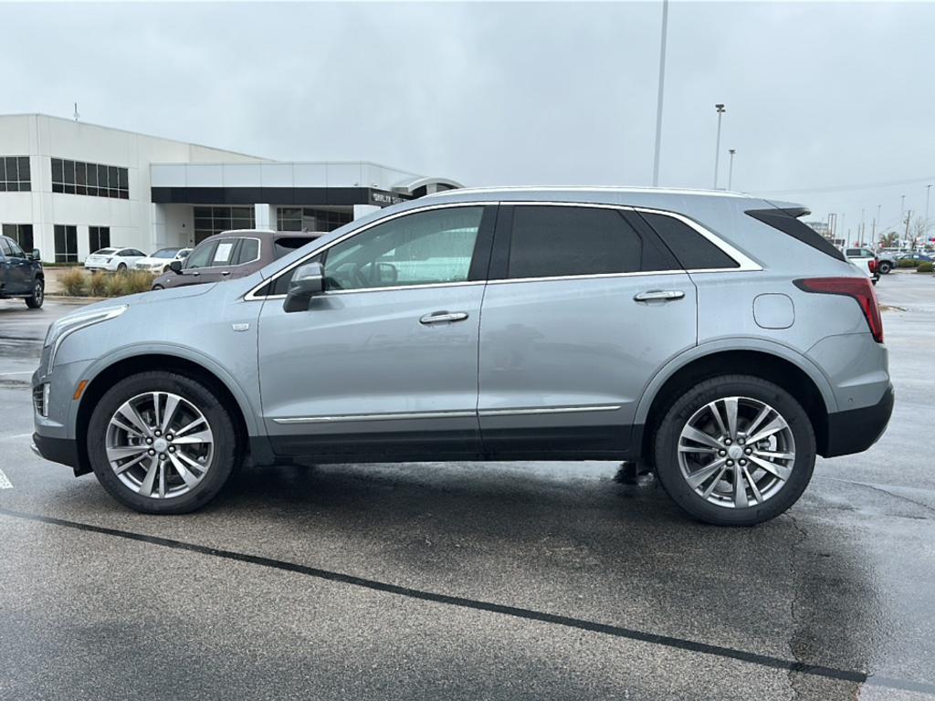 new 2025 Cadillac XT5 car, priced at $55,000
