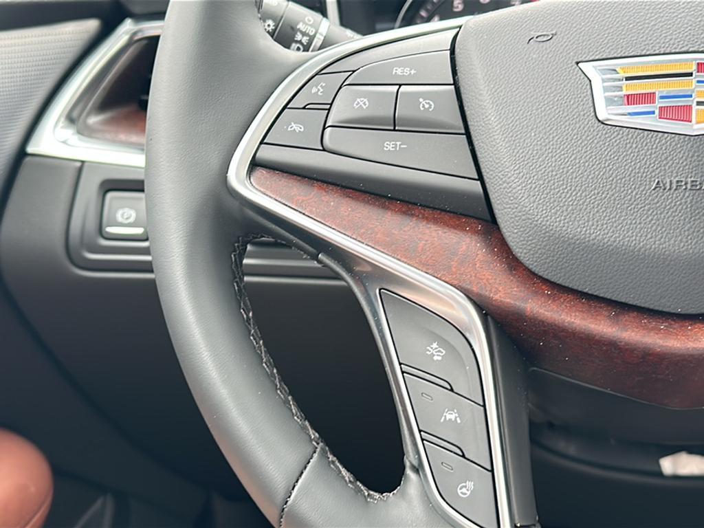 new 2025 Cadillac XT5 car, priced at $55,000