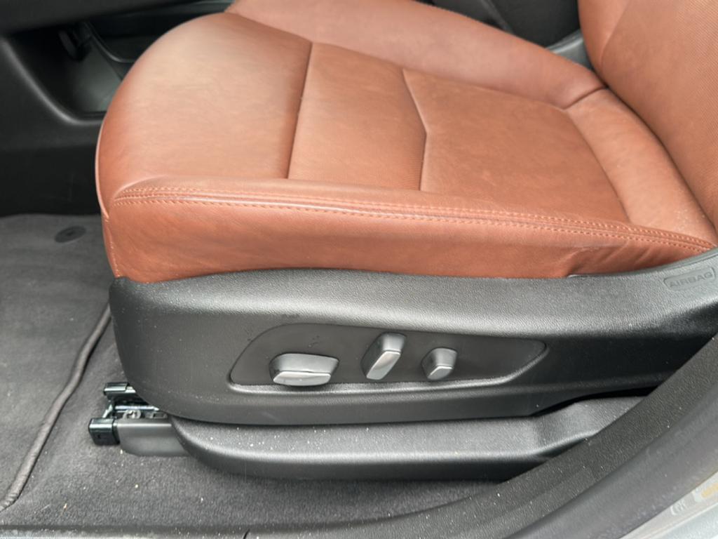 new 2025 Cadillac XT5 car, priced at $55,000