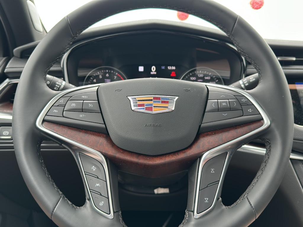 new 2025 Cadillac XT5 car, priced at $55,000
