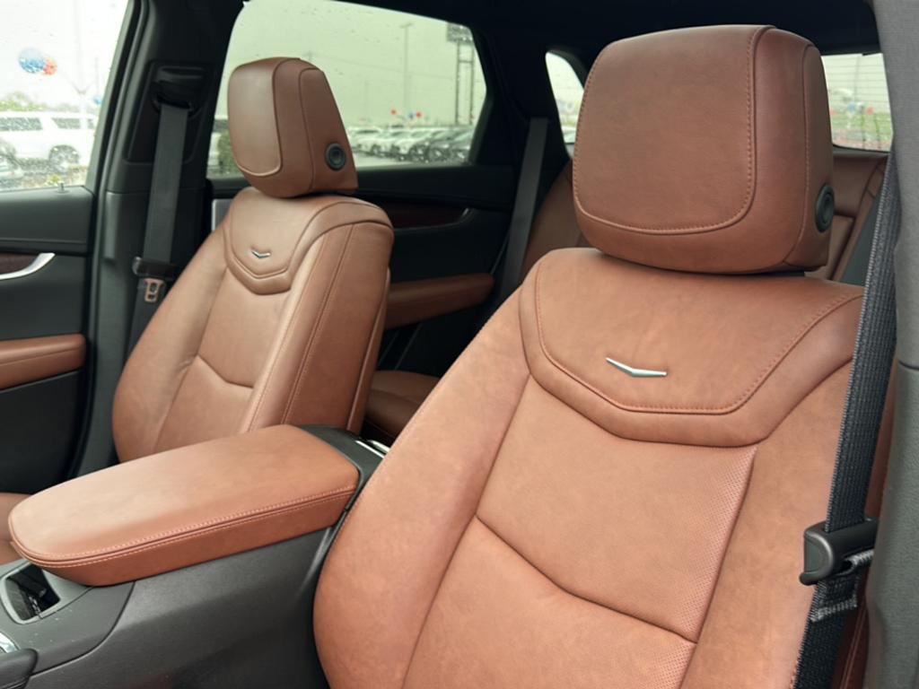 new 2025 Cadillac XT5 car, priced at $55,000
