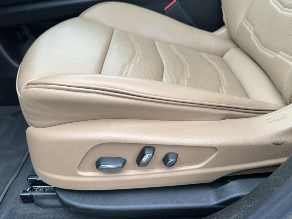 new 2025 Cadillac XT6 car, priced at $68,000