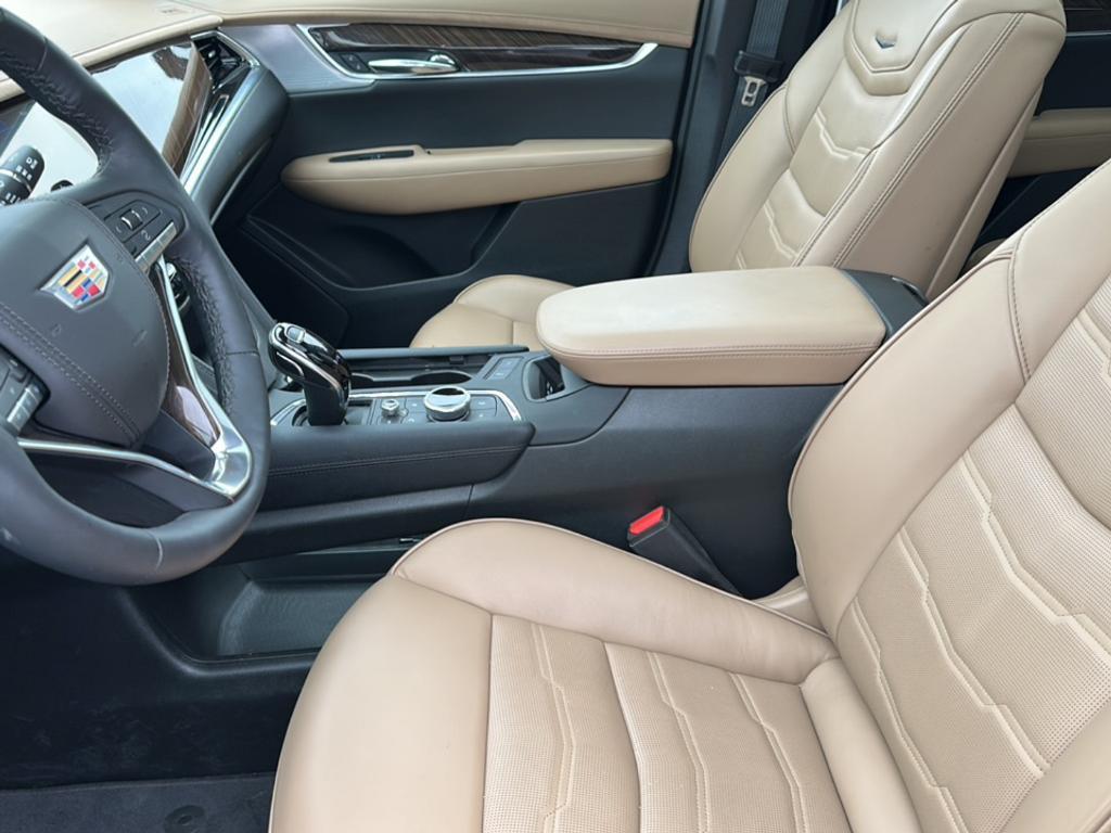 new 2025 Cadillac XT6 car, priced at $68,000