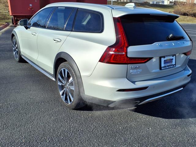 used 2020 Volvo V60 Cross Country car, priced at $27,500