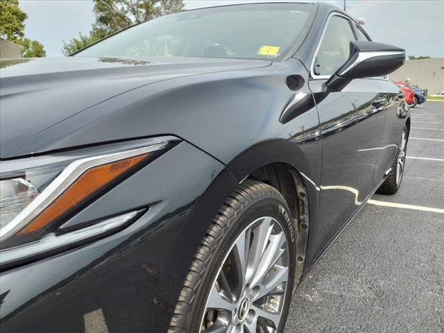 used 2019 Lexus ES 300h car, priced at $25,000