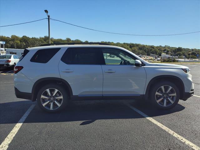 new 2025 Honda Pilot car, priced at $51,450