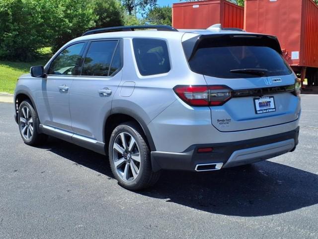 new 2025 Honda Pilot car, priced at $51,050