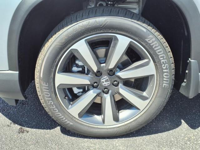 new 2025 Honda Pilot car, priced at $51,050