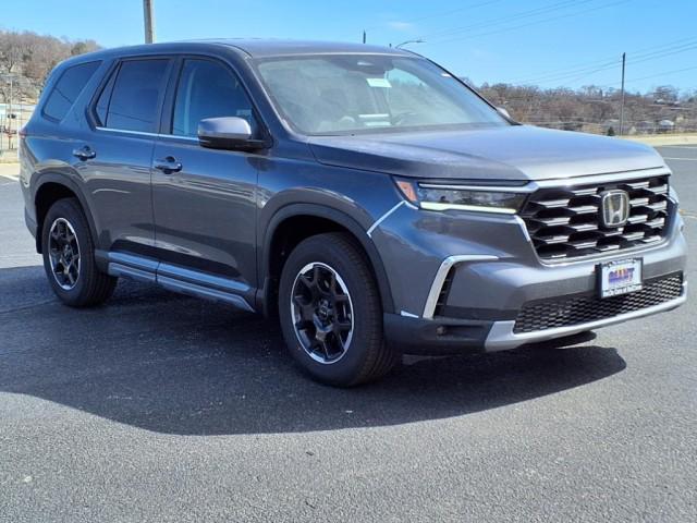 new 2025 Honda Pilot car, priced at $49,250