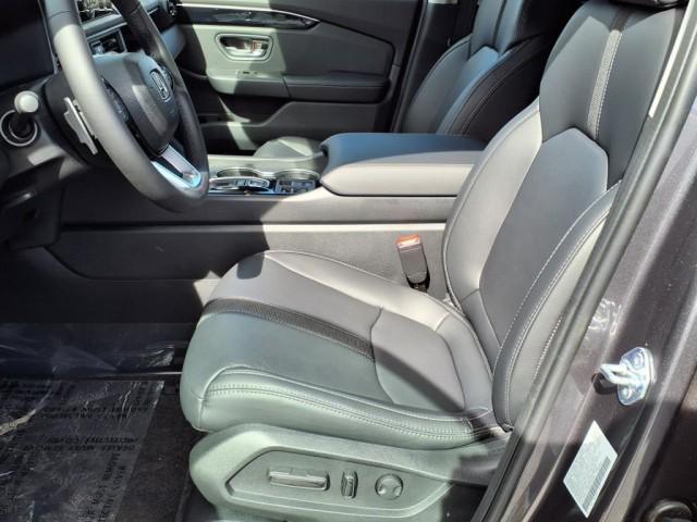 new 2025 Honda Pilot car, priced at $49,250