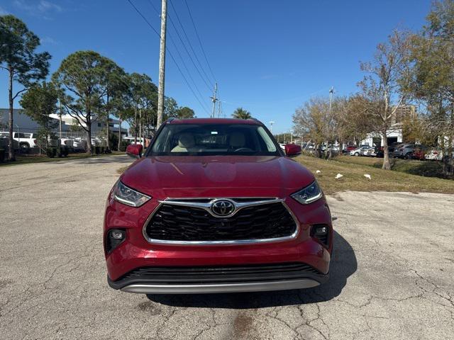 used 2021 Toyota Highlander car, priced at $37,500