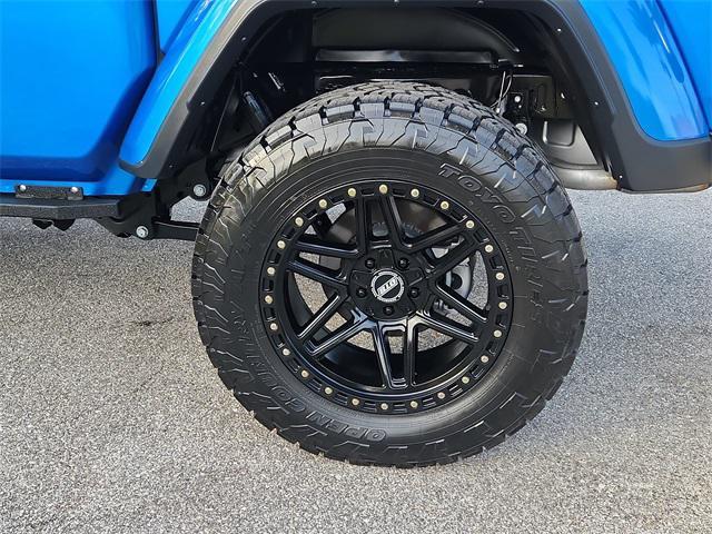 used 2025 Jeep Gladiator car, priced at $39,000