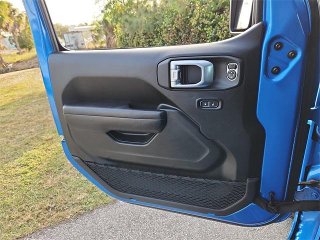 used 2025 Jeep Gladiator car, priced at $39,000