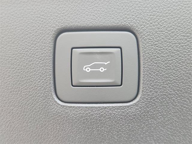 new 2025 Buick Envista car, priced at $26,430
