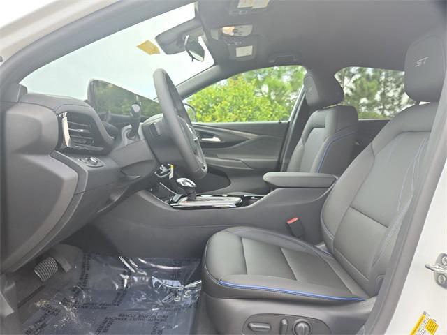 new 2025 Buick Envista car, priced at $26,430