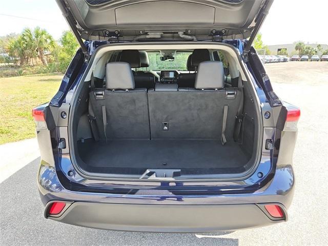 used 2021 Toyota Highlander car, priced at $28,700