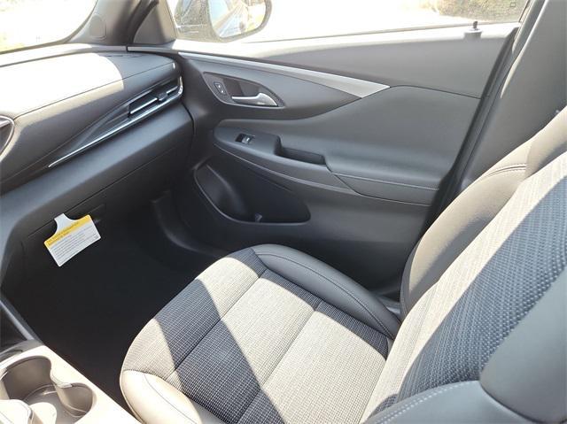 new 2025 Buick Envista car, priced at $25,169