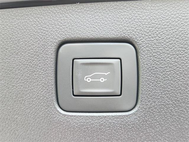 new 2025 Buick Envista car, priced at $26,081