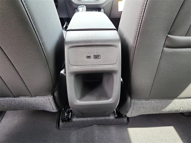 new 2025 Buick Envista car, priced at $26,081
