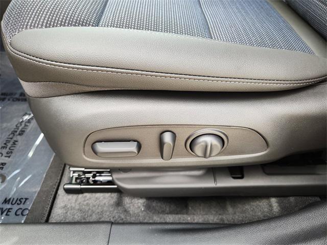 new 2025 Buick Envista car, priced at $26,081