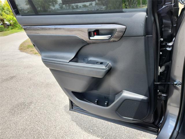 used 2021 Toyota Highlander car, priced at $37,000