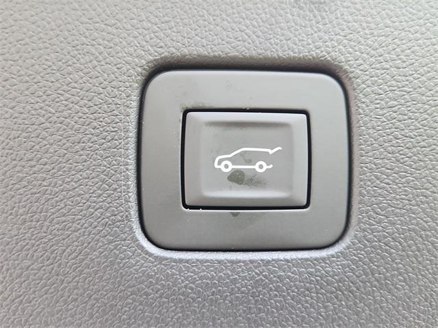 new 2025 Buick Envista car, priced at $26,081