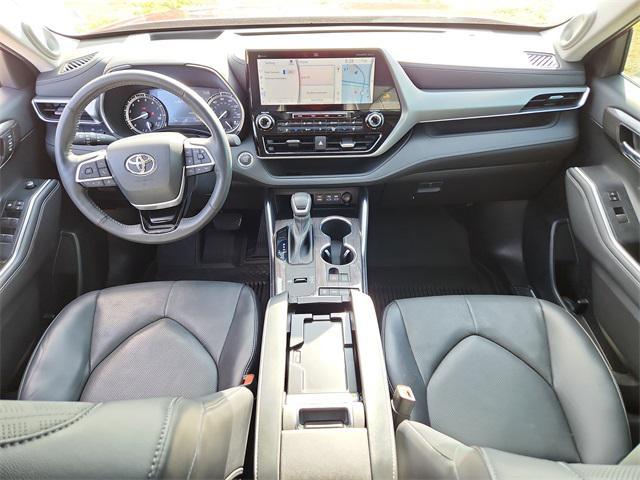 used 2022 Toyota Highlander car, priced at $44,599