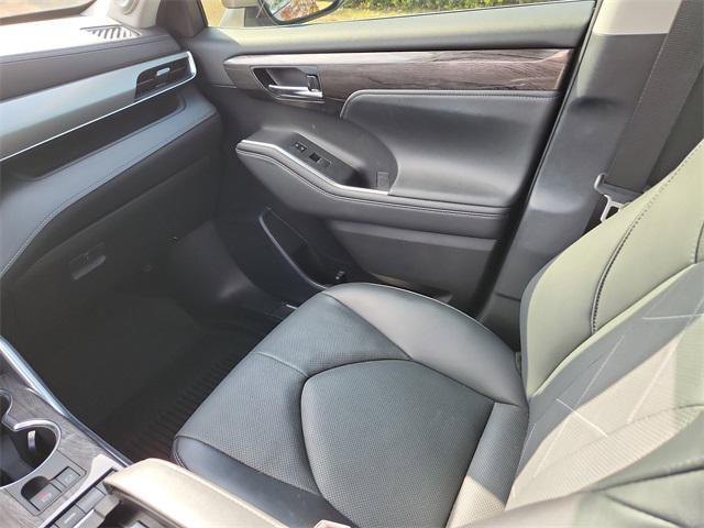 used 2022 Toyota Highlander car, priced at $44,599