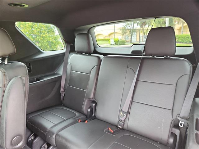 used 2023 Chevrolet Traverse car, priced at $27,000