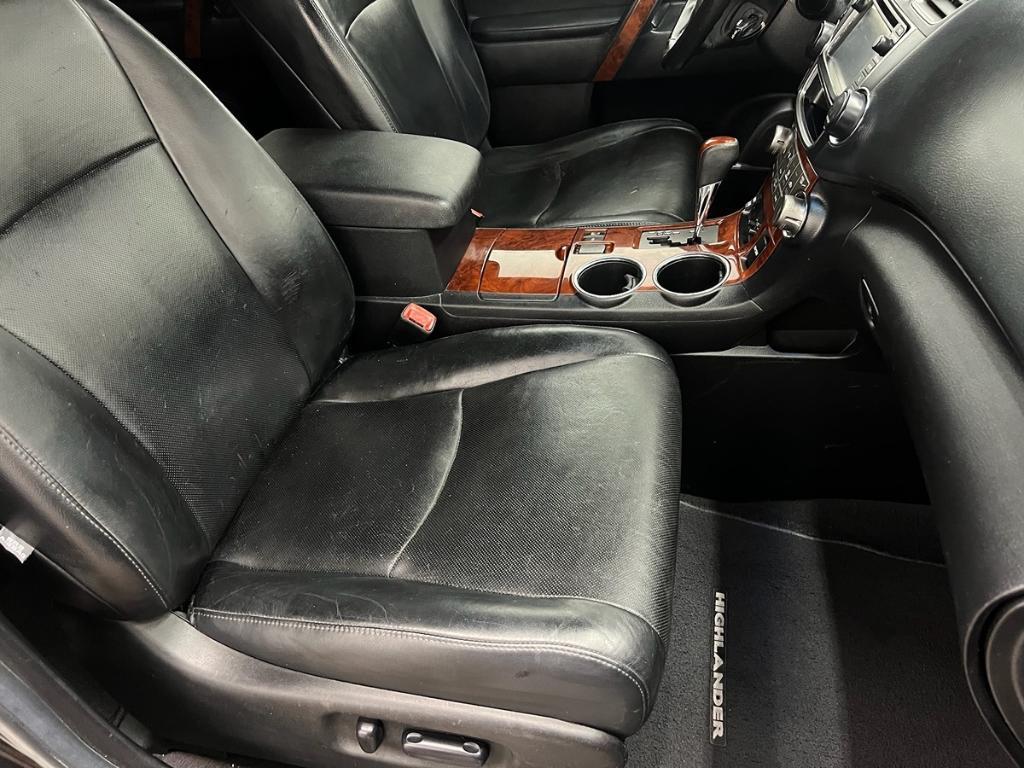 used 2013 Toyota Highlander car, priced at $11,995