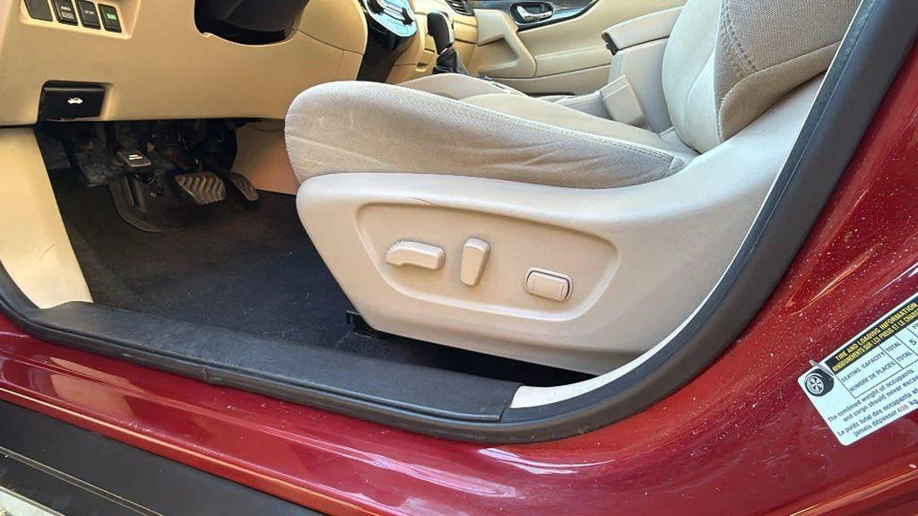 used 2019 Nissan Rogue car, priced at $16,777