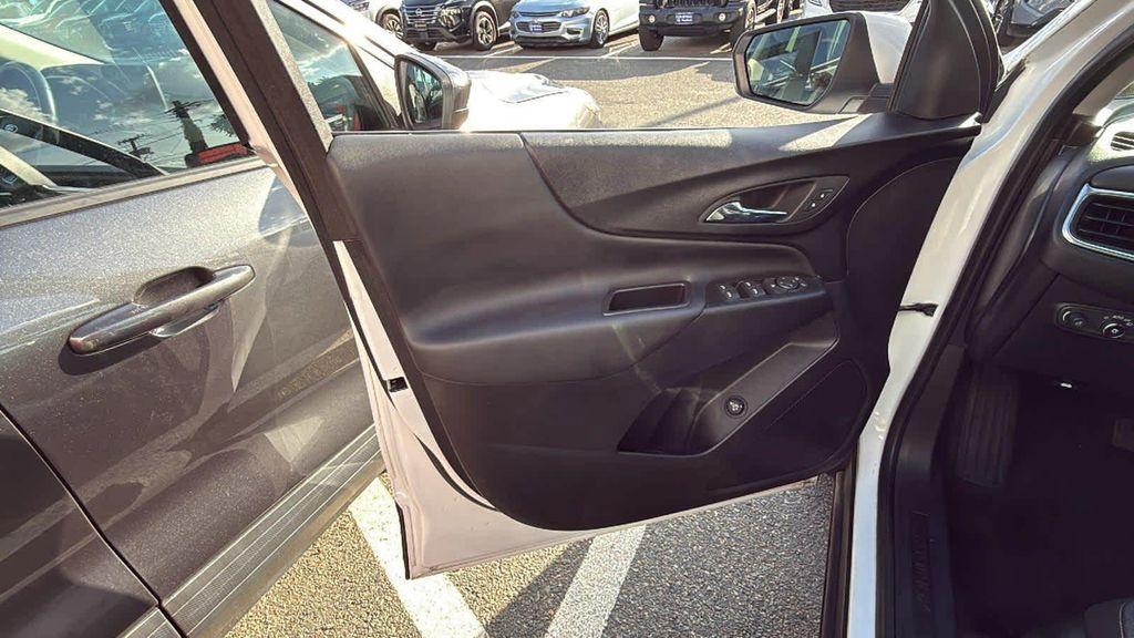 used 2022 Chevrolet Equinox car, priced at $23,127