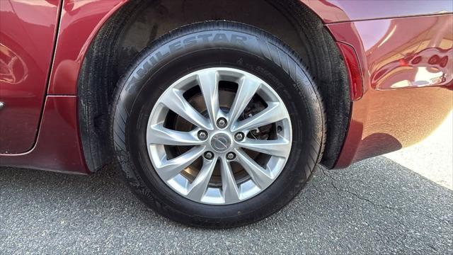 used 2018 Chrysler Pacifica car, priced at $15,630
