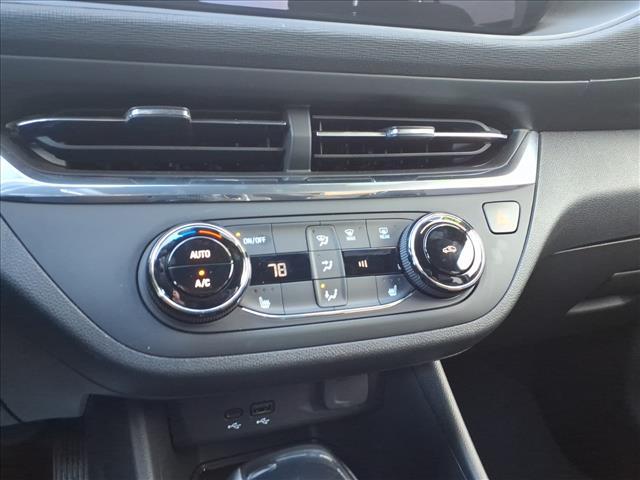 new 2025 Buick Envista car, priced at $24,217