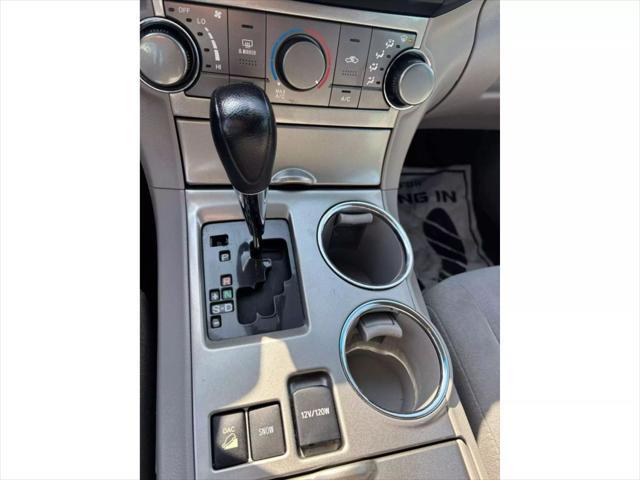 used 2012 Toyota Highlander car, priced at $15,995