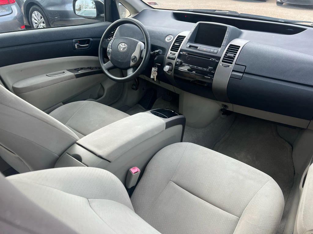 used 2007 Toyota Prius car, priced at $5,500