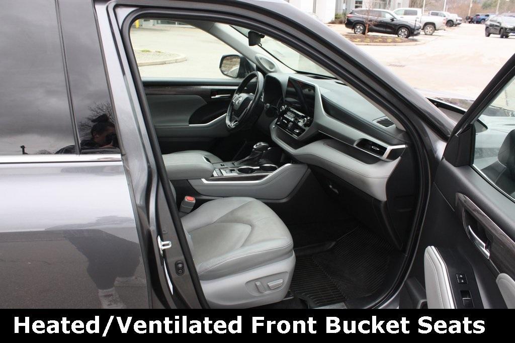 used 2022 Toyota Highlander Hybrid car, priced at $34,587