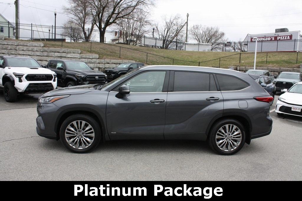 used 2022 Toyota Highlander Hybrid car, priced at $34,587