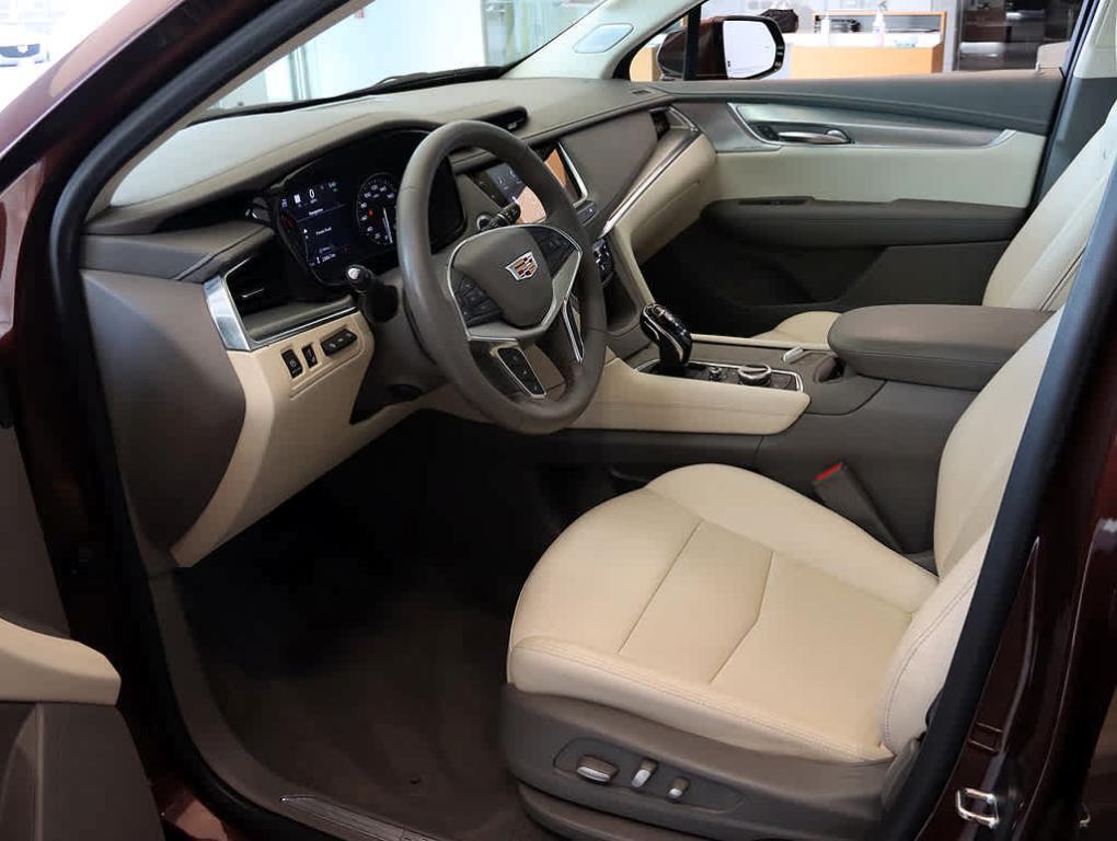 used 2023 Cadillac XT5 car, priced at $37,999