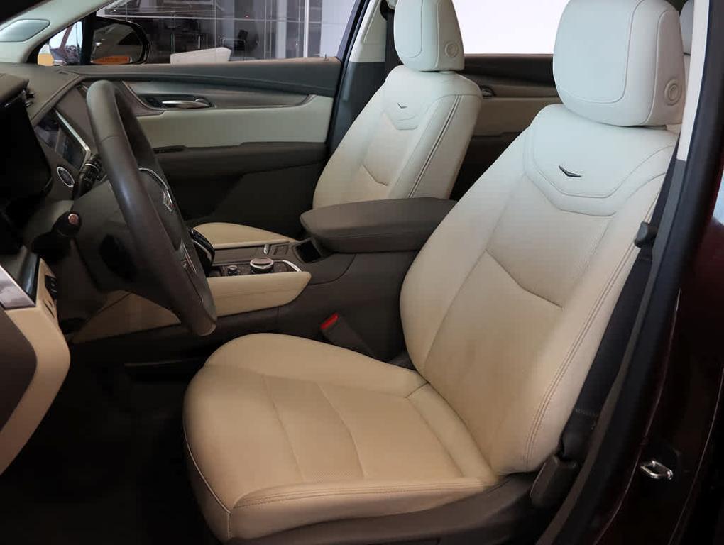 used 2023 Cadillac XT5 car, priced at $37,999